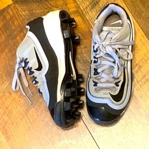 NIKE HUARACHE CLEATS EUC SIZE 1 BOYS